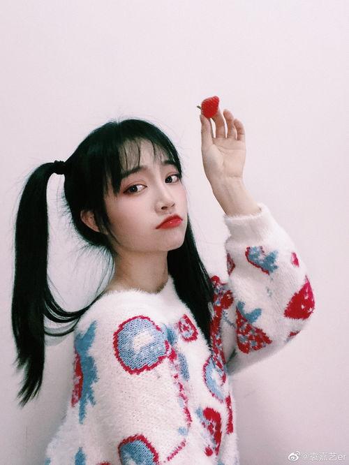 妹妹和秀儿 吃瓜,瓜田里的欢乐时光