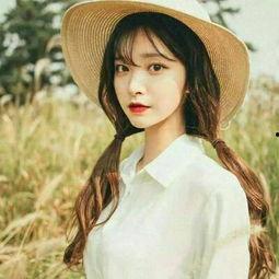 白衣黑皮女吃瓜,揭秘娱乐圈幕后故事